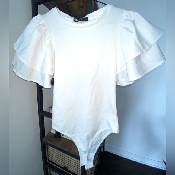 Zara ruffle sleeve bodysuit in White - Picture 1 of 3